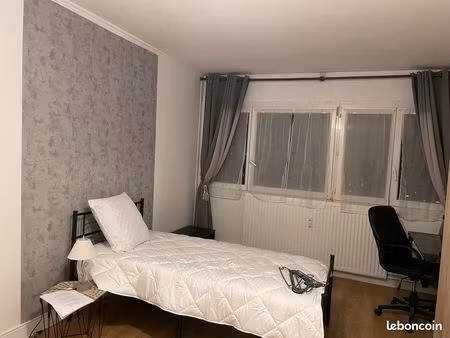 a louer à 3 stations de lille flandres chambre en colocation