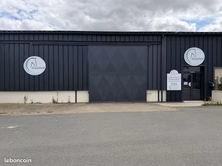 bâtiment commercial ou artisanal