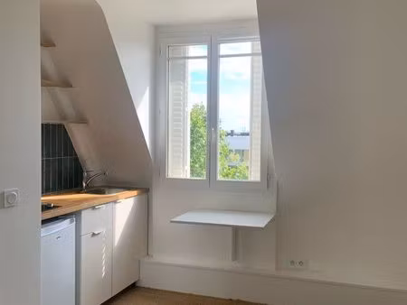 à louer studio 10m2 dernier étage avec ascenseur