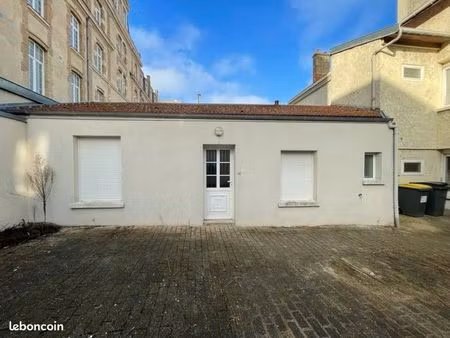 t2 meuble de 28m2  sect. jean jaures  660 charges comprises