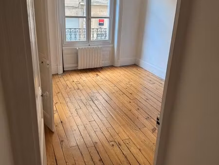 t1 33m² proche faculté tréfilerie 310
