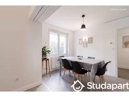 chambre 1 pièce 9 m²