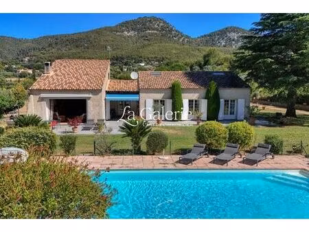 maison de 8 pièces de luxe en vente à sanary-sur-mer  provence-alpes-côte d'azur