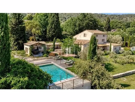 mas du 18e siècle rénové à vendre à st saturnin les apt