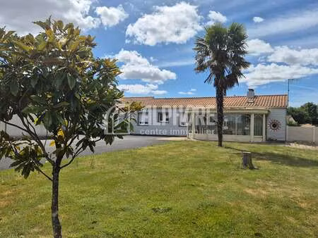 vente maison à la chaize-le-vicomte (85310) : à vendre / 154m² la chaize-le-vicomte