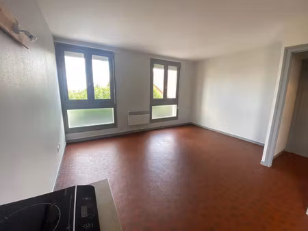 location appartement 1 pièce 27 m² à clermont-ferrand (63000)