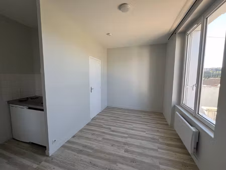 location appartement 1 pièce 16 m² à poitiers (86000)