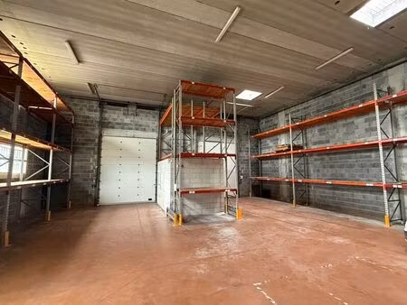 location local d'activités 934 m²