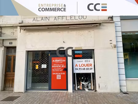location commerce 54 m² à cannes (06150)
