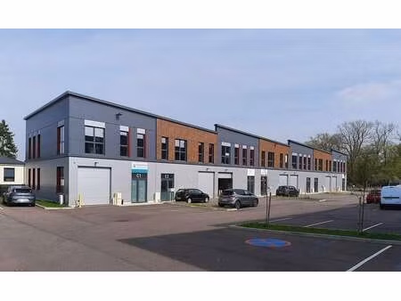 location local d’activités feucherolles 78810 178m²