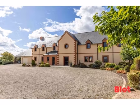 demeure d'exception à 15 min de rennes - 659m2 habaitbale sur 15 800 m2 de terrain