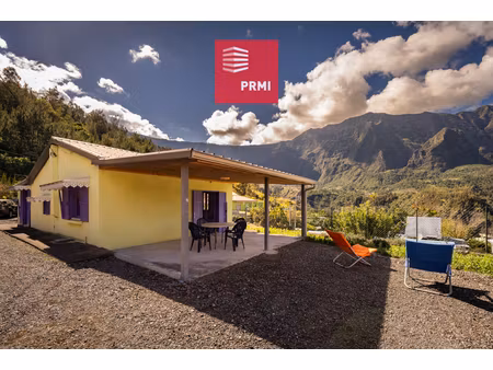 exclusivité prmi : cilaos  maison d'environ 61m² à 10min à pied du centre ville