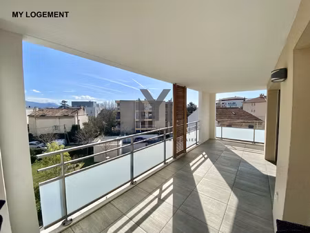 appartement t3 avec grande terrasse et parking marseille 12e