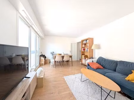 2 pièces avec balcon  parking et cave