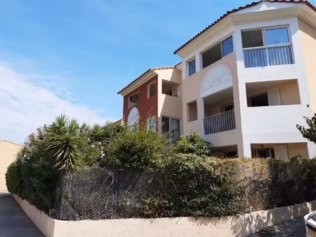 charmant f2 proche centre st raphaël
