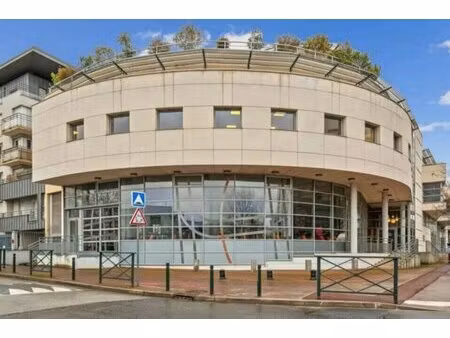 location bureaux 100 m² à 1 858 m²