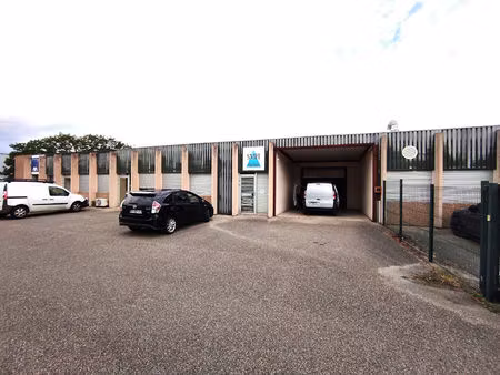 local d'activité de 314 m² avec bureaux et parkings