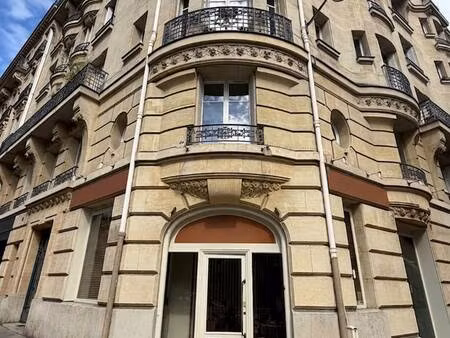 location commerce paris 75016 64m²
