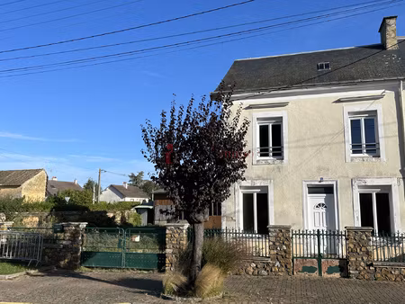 proche tous commerces maison de ville avec dependances saint
