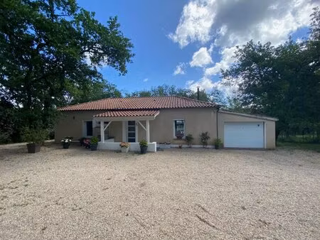charmante maison contemporaine de plain-pied construite en 1987 avec jardin arboré de 1830