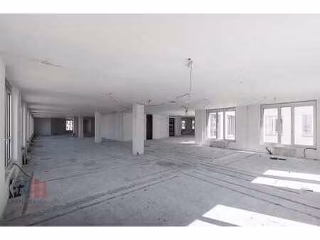 espace de bureaux haut de gamme de 2.367 m² au stéphanie ...