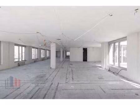 espace de bureaux haut de gamme de 883 m² au stéphanie sq...