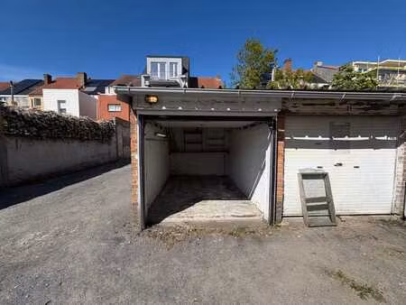 garage pratique situé près de l'a10 à ostende