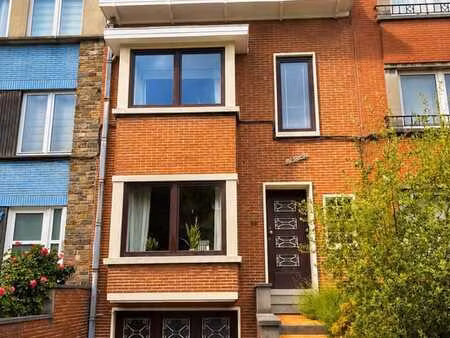 maison entièrement rénovée: 5 chambres  jardin et garage