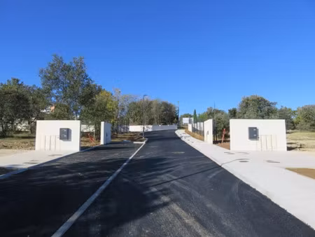 vente terrain 400 m² à montignargues (30190)  97 900 €