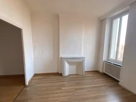 t2 lumineux 40 m2 cours julien  13006 3ème étage / sans vis-à-vis