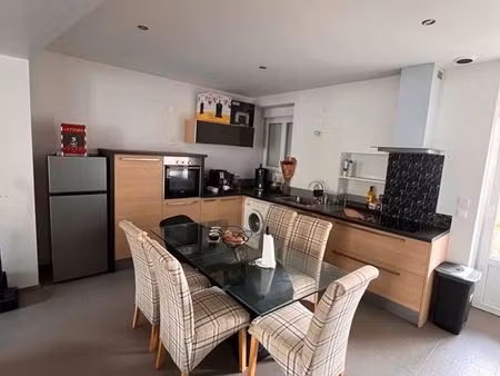 appartement t2 meublée de 62 m² avec terrasse de 9 m² + 1 place de parking extérieur privé
