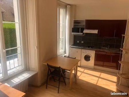 beau studio meublé  au pied de la cathédrale