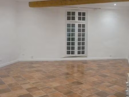 appartement / loft de 43m2 dans une maison de village à pierrefeu du var