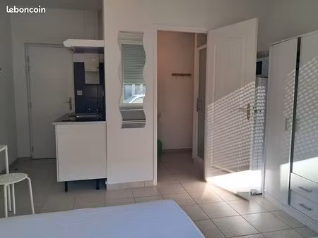 location studio meublé