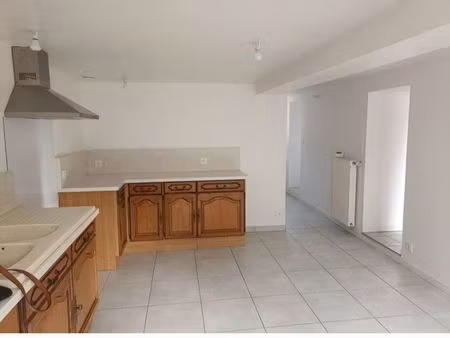 maison a louer a noyen sur sarthe