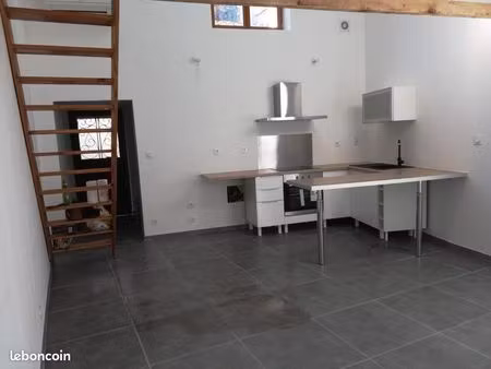 location maison de village