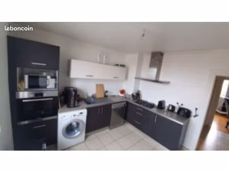 f3 bis rénové 75 m2 + garage fermé – proche centre-ville – libre au 1er juillet