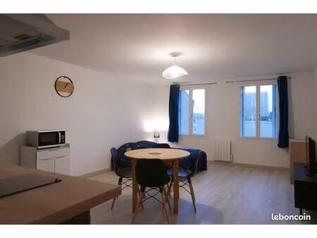 t1 meublé 28m² - toutes charges comprises - à proximité du centre de ruelle