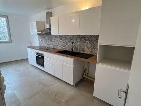 appartement f3 récement rénové et meublé au pied de la gare de torcy