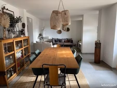 maison de ville sur 2 niveaux mitoyenne sans gène 120 62 m2