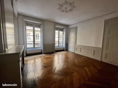 appartement 3 pièces 92 m²