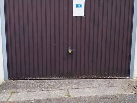 box sécurisé dans résidence fermée avec portail