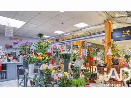 vente cadeaux  fleurs 40 m²