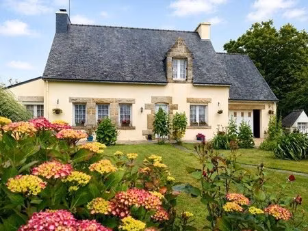 propriété magnifique avec maison principale et gîte indépendant avec vue sur le lac  253..
