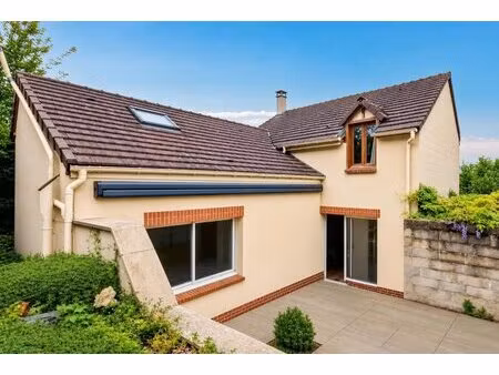 maison 7 pièces de 138 34 m² avec terrasse  cheminée et terrain