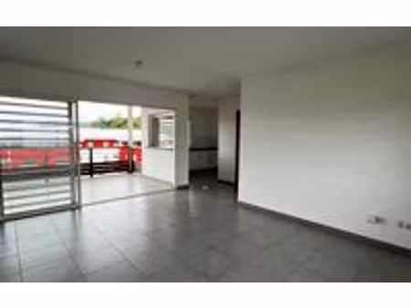 location appartement  52.8 m² t-2 à cayenne  810 €