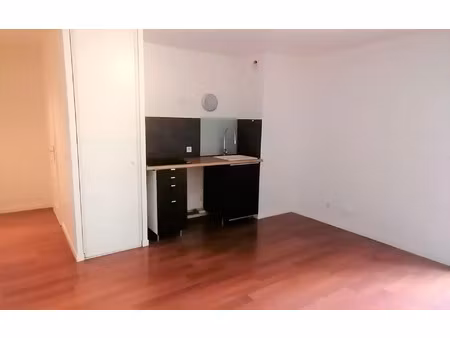 location appartement  m² t-2 à corbeil-essonnes  593 €