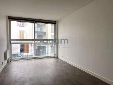 location appartement t1 à la roche-sur-yon centre ville (85000) : à louer t1 / 27m² la roc