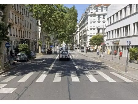 location commerce lyon 69007 130m²