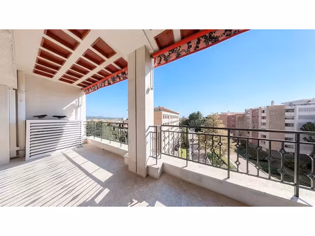 location appartement 4 pièces 126 m² à aix-en-provence (13090)  2 740 €